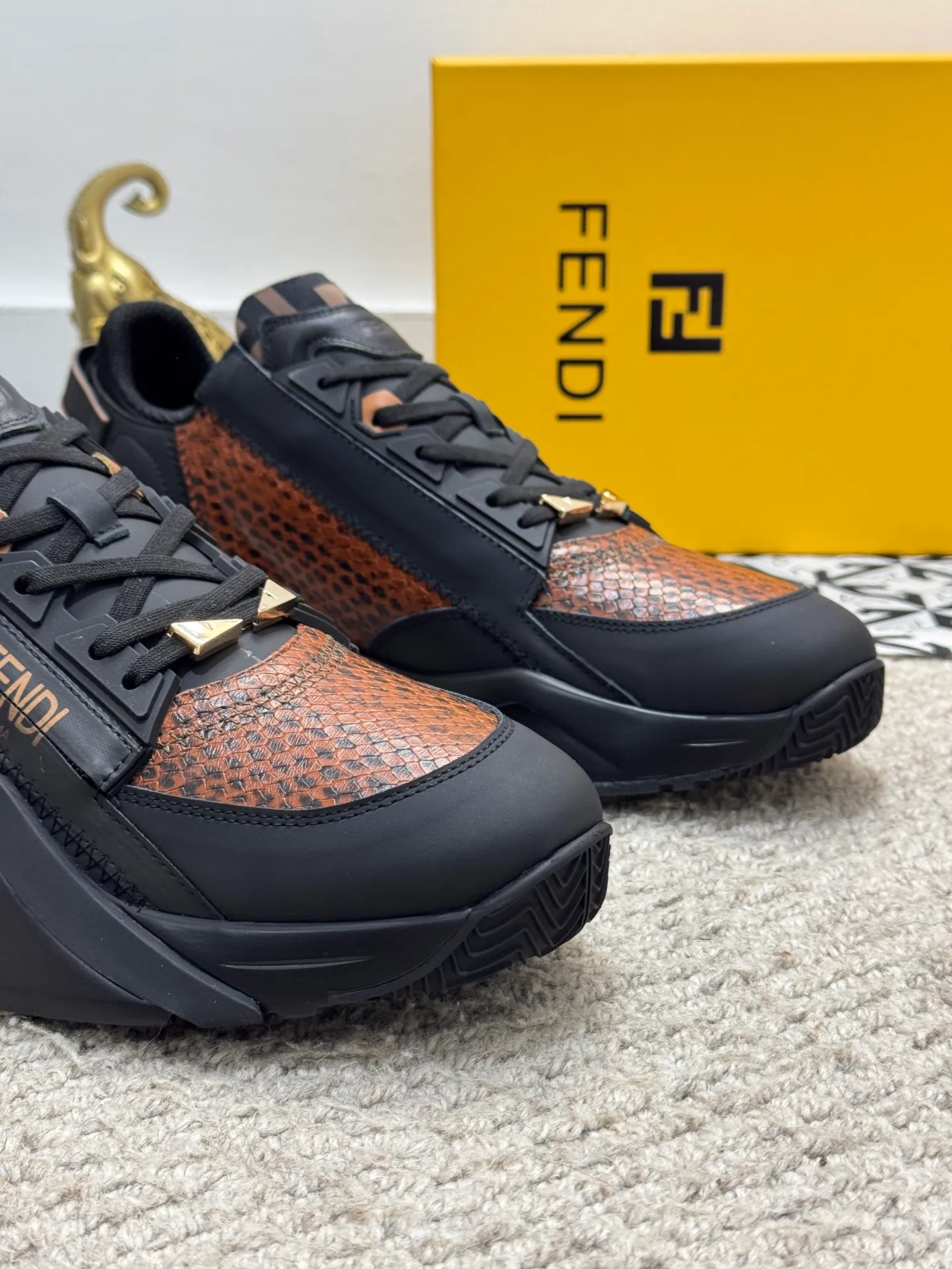 Men's men's shoes 💰520 [New style] 🦥🦥 Original quality - Fendi ◾️▫️F D🆕 Spring and summer new men's slip-on sneakers, with elastic straps, side zippers, and corrugated soles engraved with F. Embossed Fendi Flow lettering on the heel. Mixed material of high-tech fabric and black suede. FF graphic tongue. Ultra-light and wear-resistant EVA sole. Size: 38-44 (45 customized